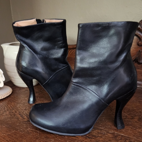 Fluevog Jolie Boots - Picture 4 of 10